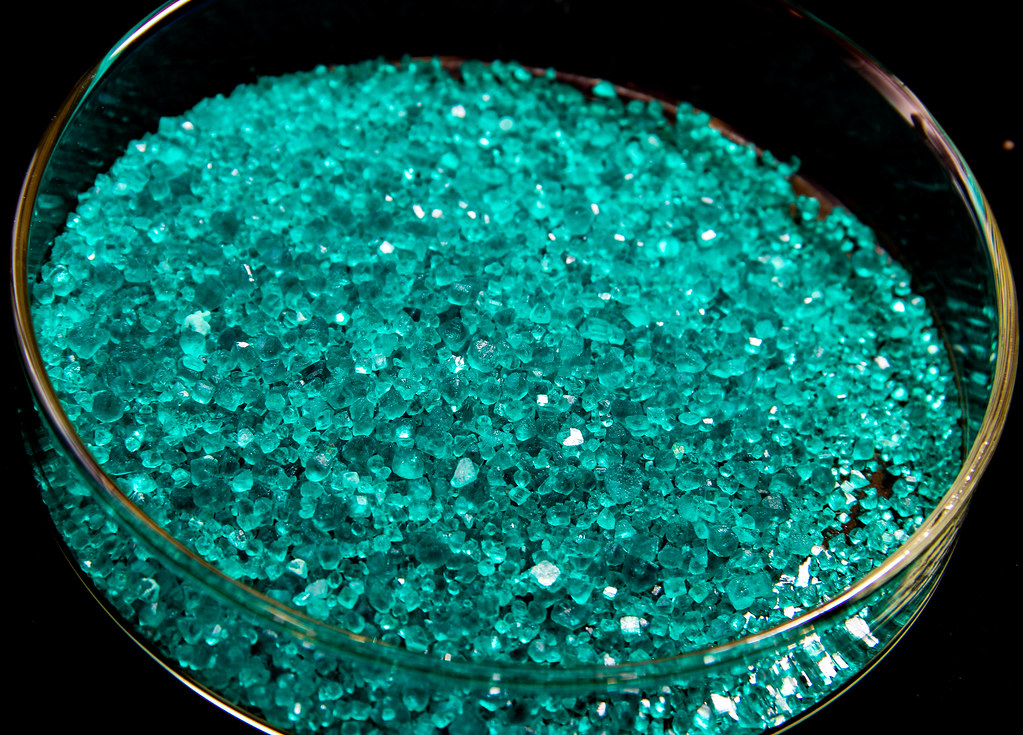 Сульфат никеля 2. Безводная соль сульфата натрия. Водный сульфат. Сульфат кальция порошок. Безводный сульфат железа 2.