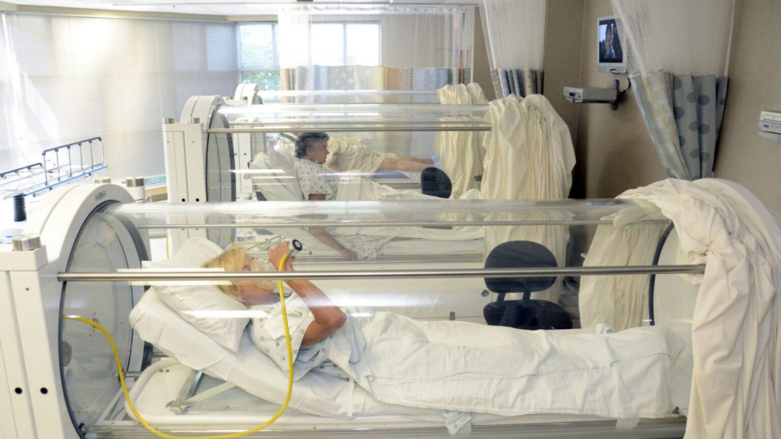 Hyperbaric Oxygen Therapy Devices Market