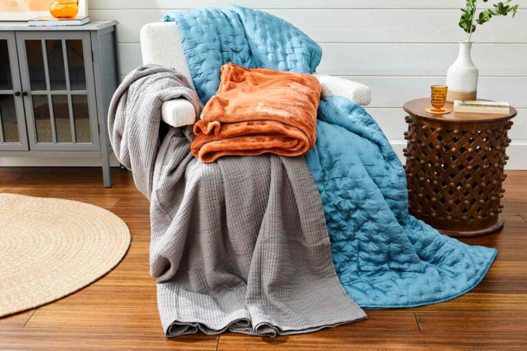 Plush Blanket Market