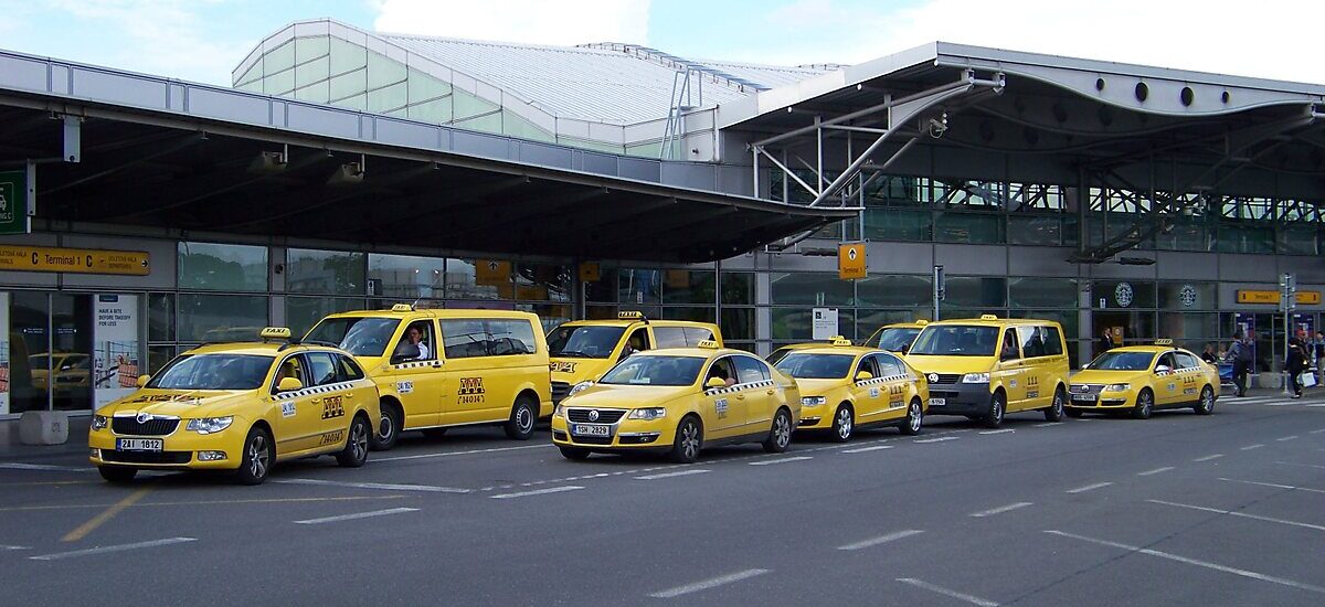 Pre-Book Airport Transfer Market